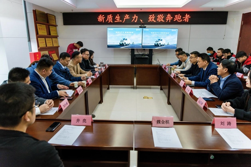 新质生产力赋能，新能源物流车致敬奔跑快递人